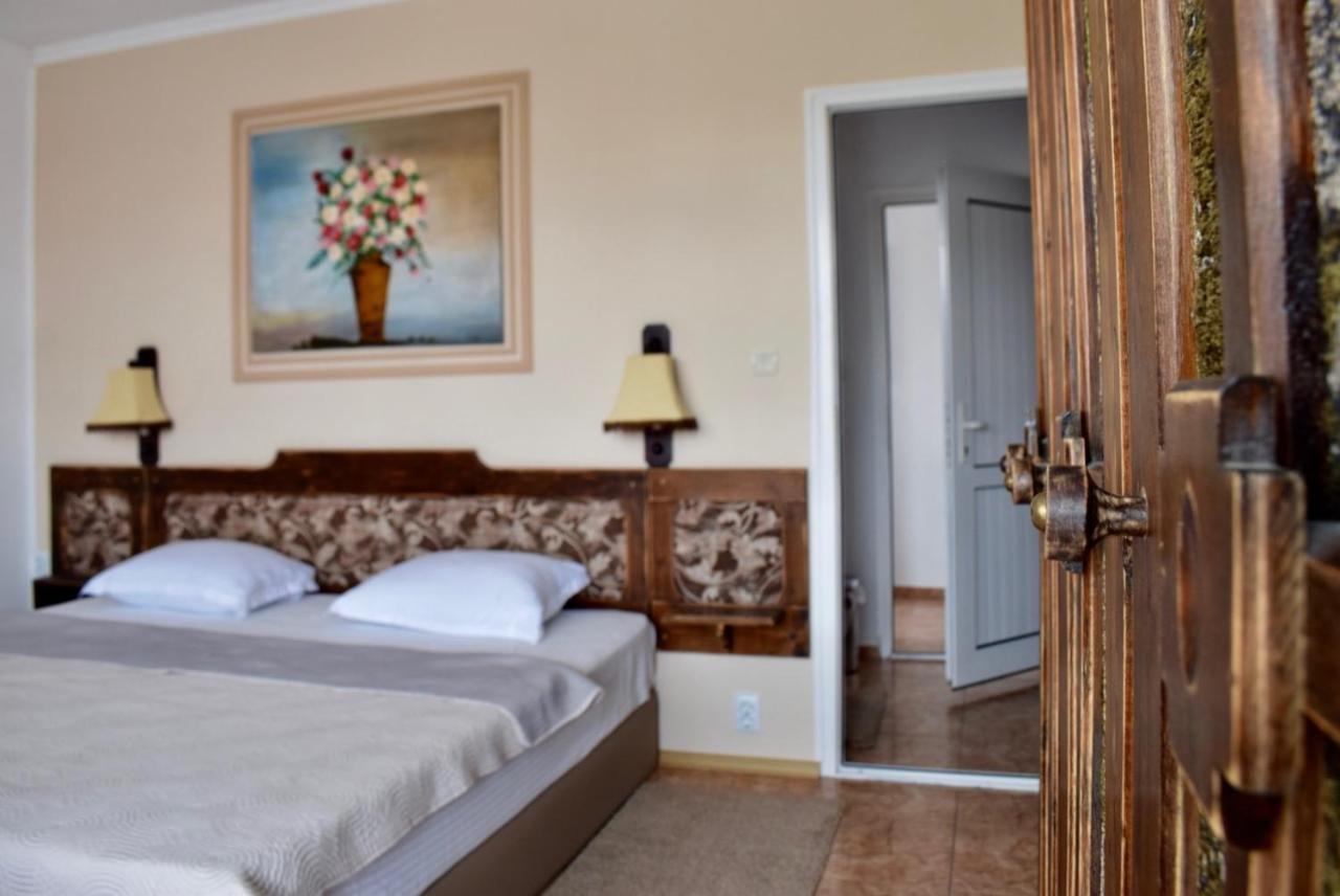 Family Hotel Apolonia Sosopol Exterior foto